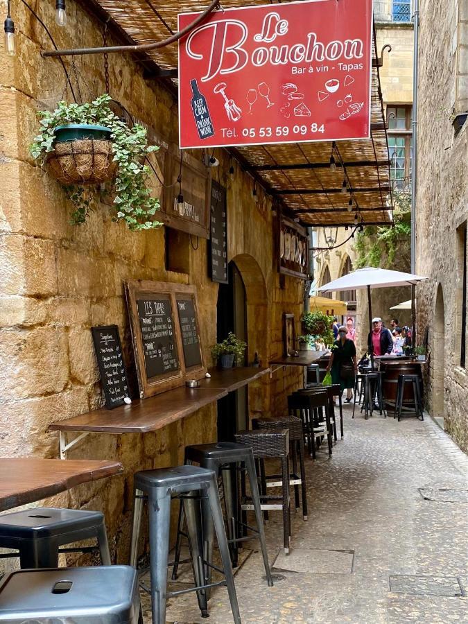 Les Flamboyants Apartment *